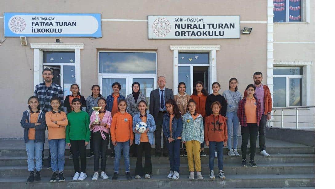 Nurali Turan Ortaokulu Kız Futbol Takımımız Türkiye Yarı Finalinde